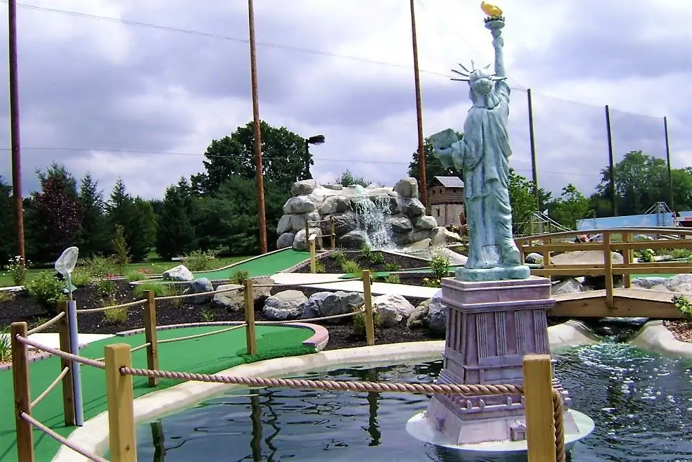 mini-golf-statue-of-liberty-closeup-idea-38-1