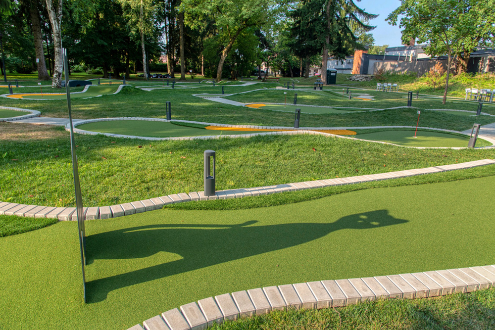 Creative Ways To Attract Business Meetings To Your Mini Golf Venue