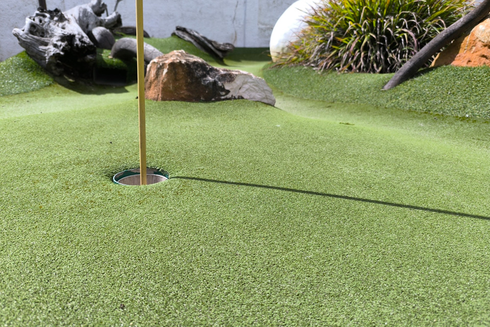 How Indoor Mini Golf Design Enhances Life in Senior Living Communities