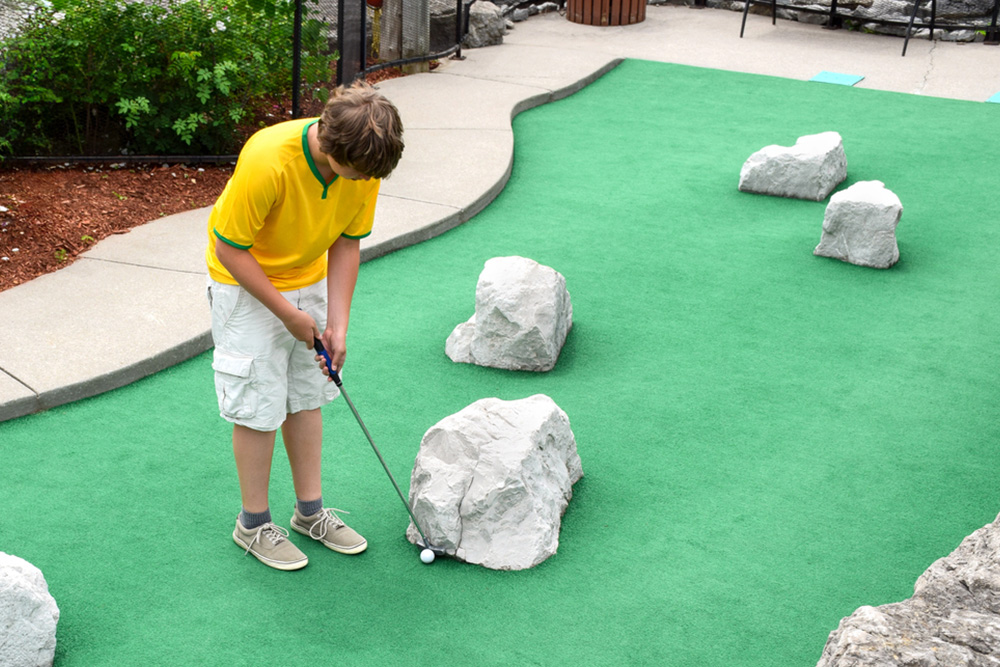 Why Adding A Mini Golf Course Can Boost Restaurant Traffic