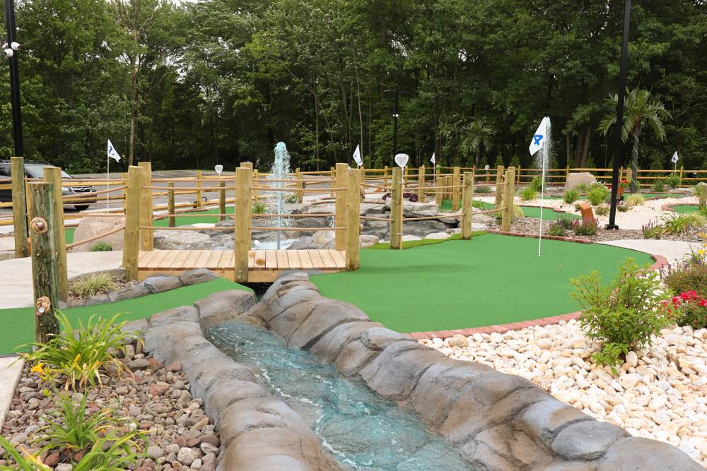 How Do Professionals Design A Custom Mini Golf Course